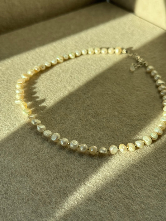 Classic Freshwater Pearl Necklace – Warm Glow & Timeless Elegance